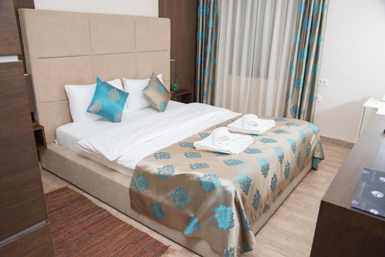 Hotel Crystal Pecinci Dış mekan fotoğraf