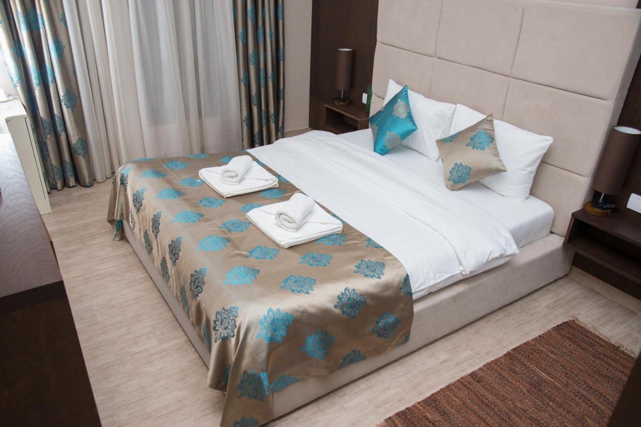 Hotel Crystal Pecinci Dış mekan fotoğraf