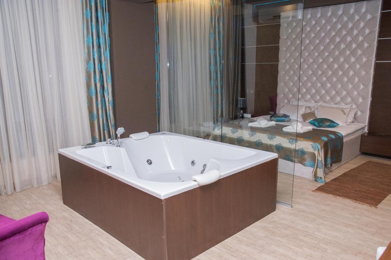 Hotel Crystal Pecinci Dış mekan fotoğraf