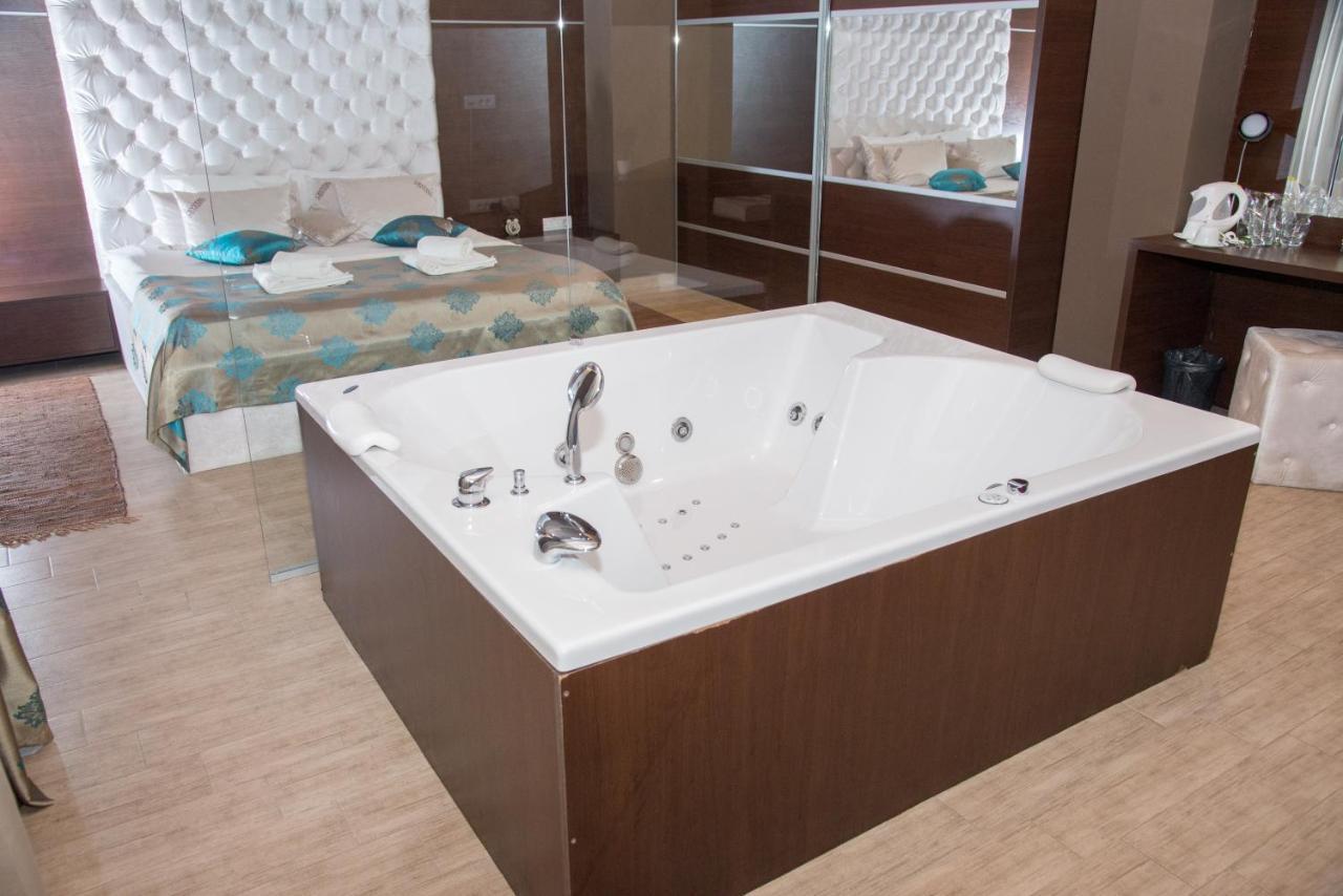 Hotel Crystal Pecinci Dış mekan fotoğraf