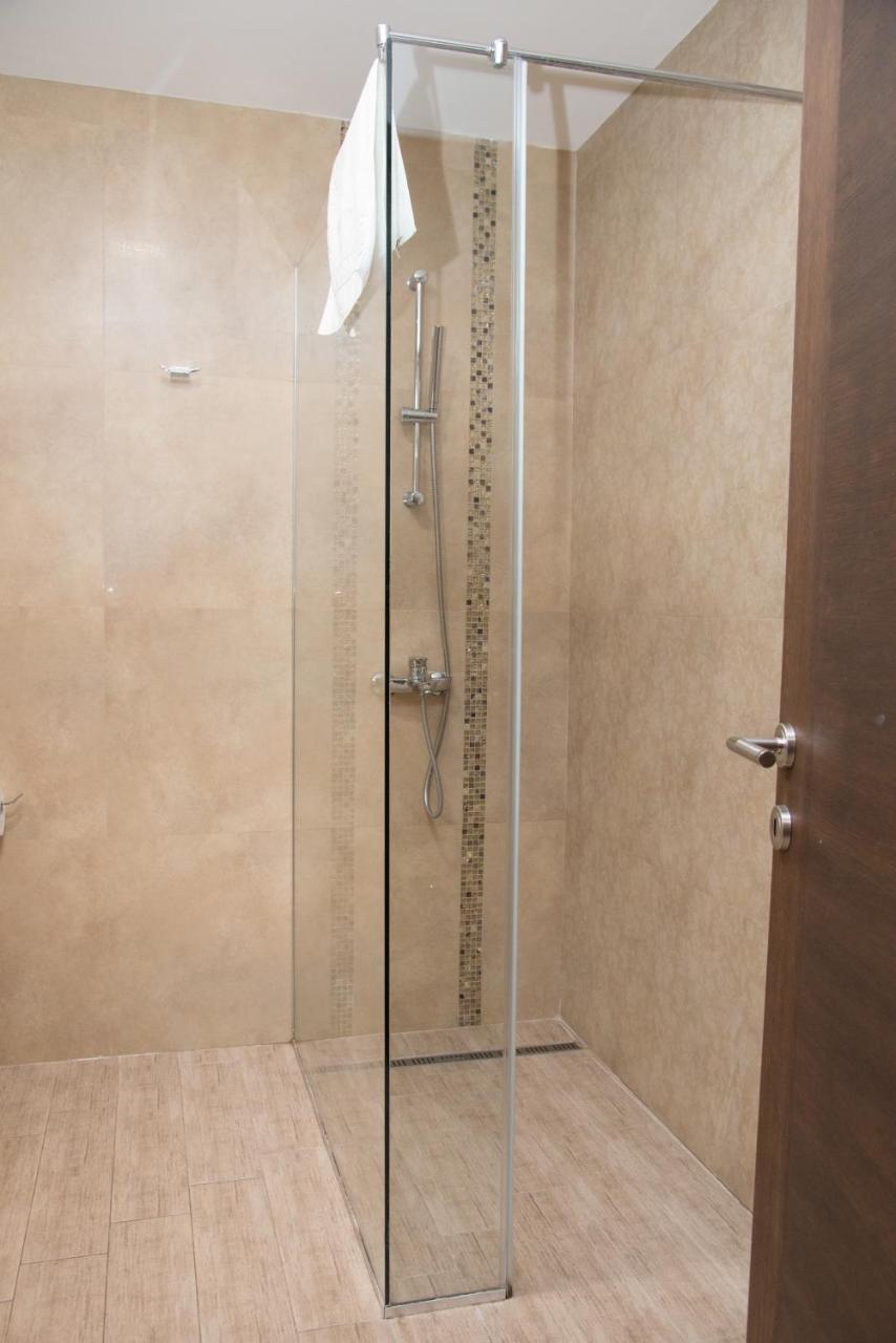 Hotel Crystal Pecinci Dış mekan fotoğraf